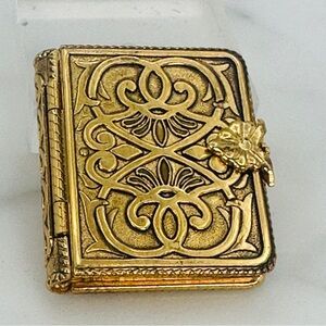 Vintage 1971 Avon Memory Book Solid Perfume Compact Scroll Vanity Collectible